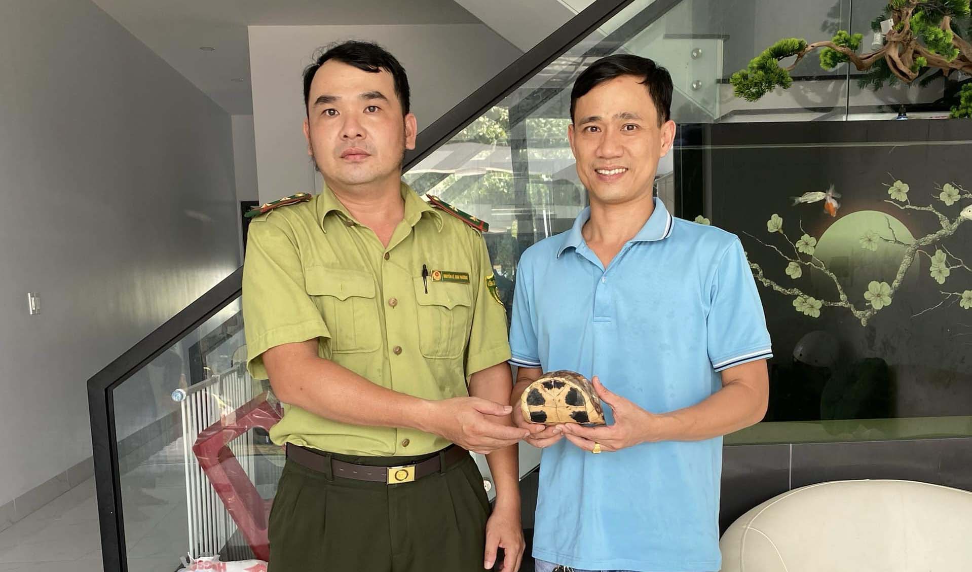 Tiếp nhận 5 cá thể rùa quý