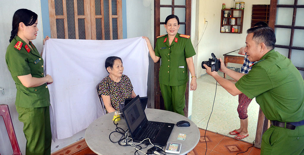 “Xuyên lễ” phục vụ người dân