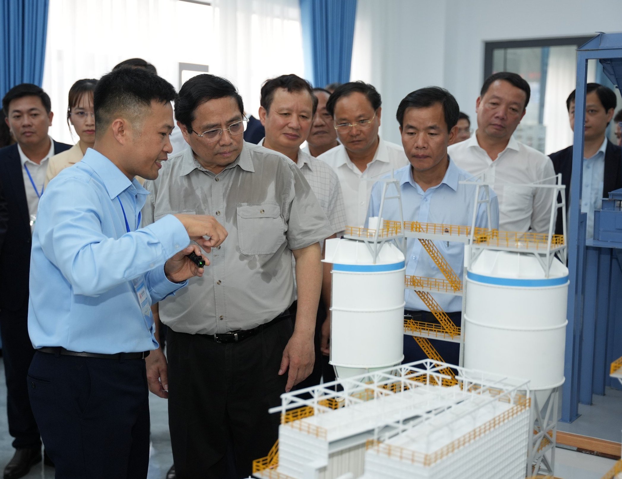 Khẩn trương hoàn thành Đề án thành lập thành phố trực thuộc Trung ương