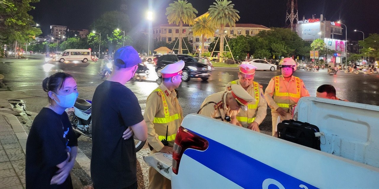 Xử lý hơn 200 trường hợp vi phạm Luật Giao thông đường bộ