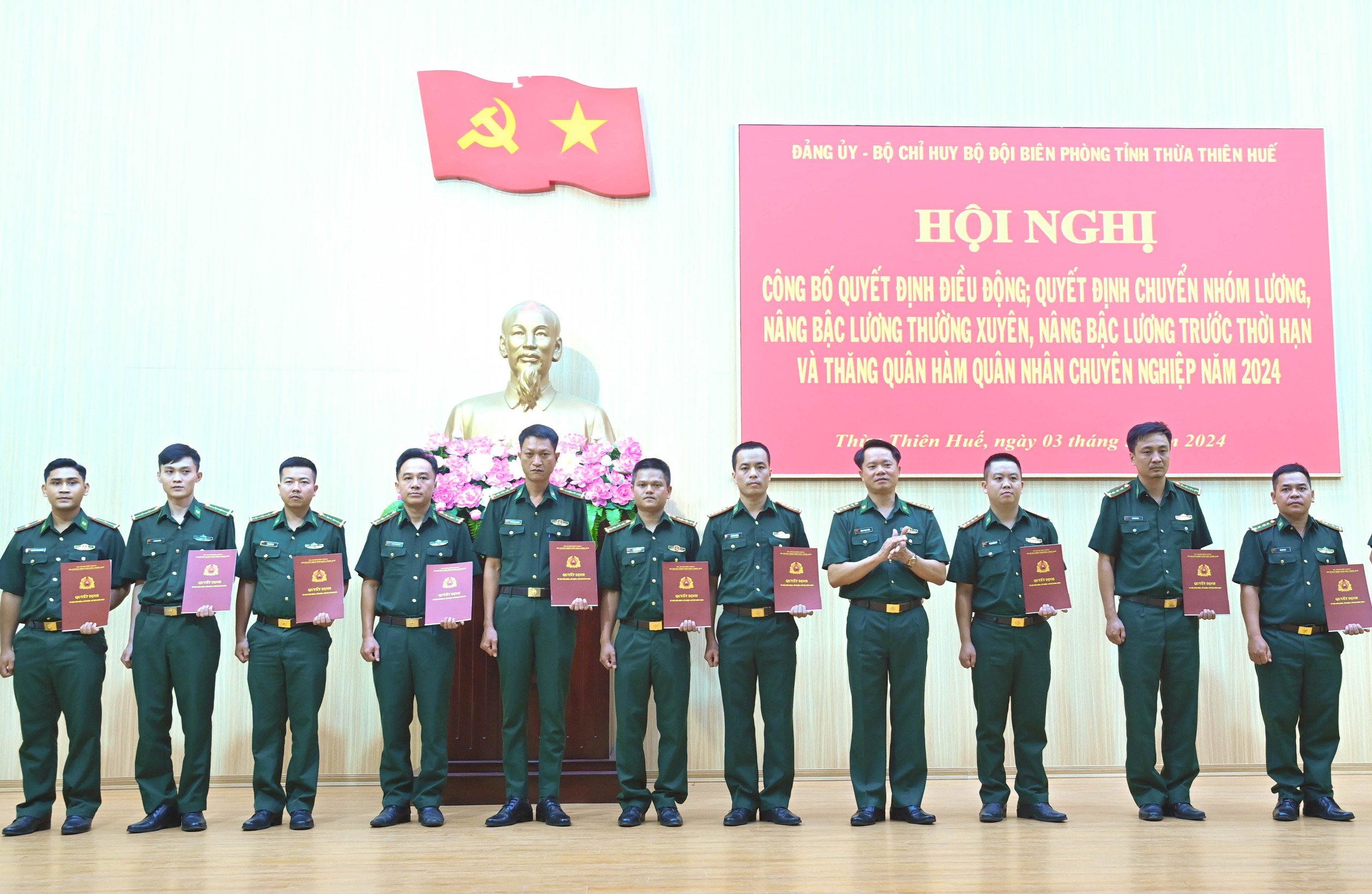 Công bố quyết định thăng quân hàm trước niên hạn