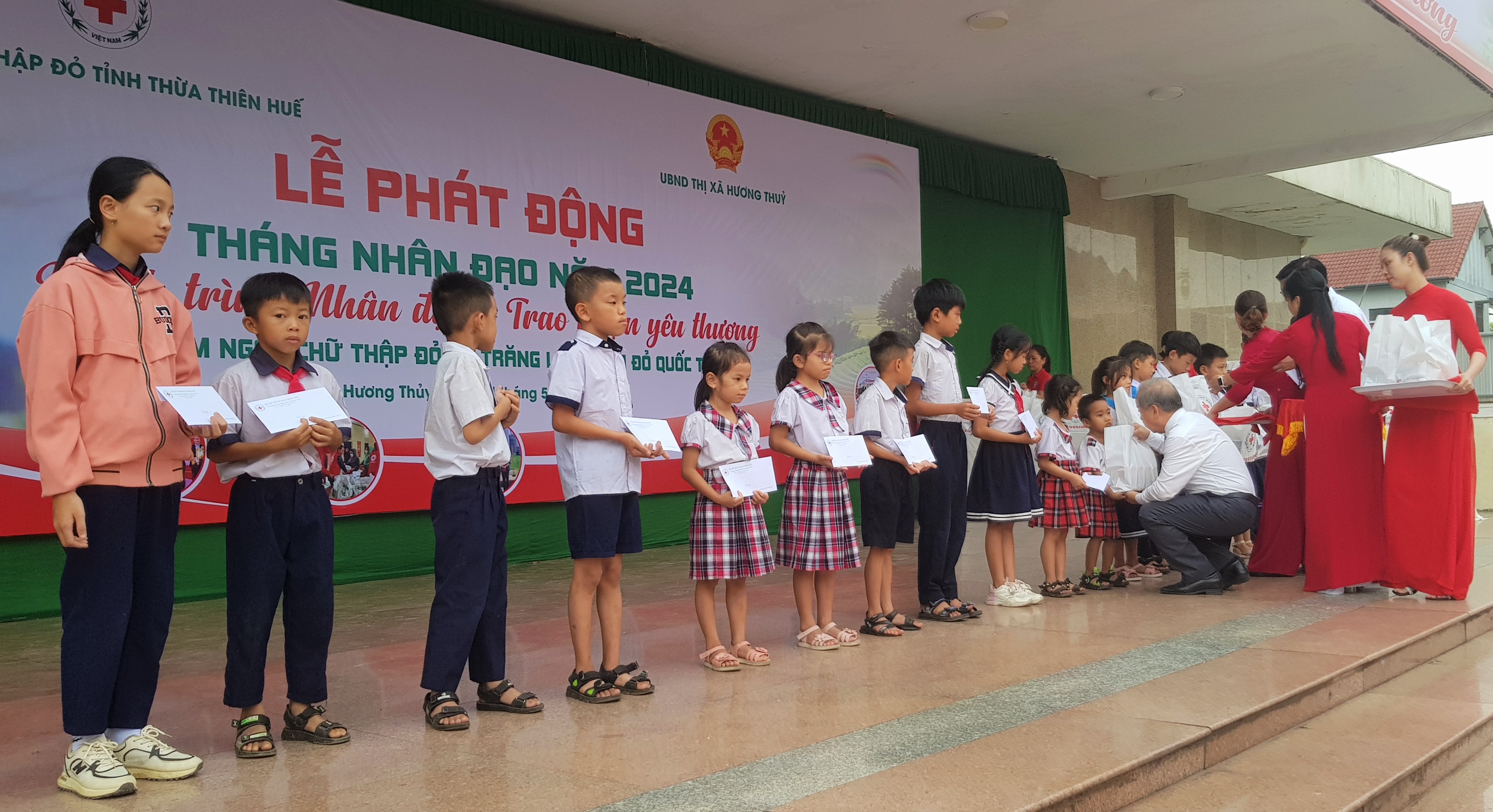 Hành trình trợ giúp 1 600 lượt địa chỉ nhân đạo