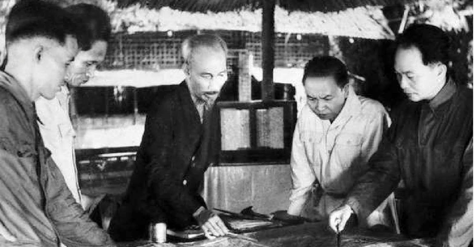 Chủ tịch Hồ Chí Minh - vị chỉ huy tối cao Chiến dịch Điện Biên Phủ