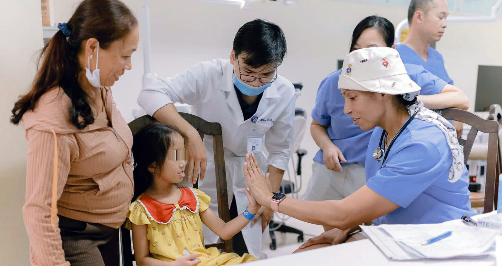 Nhận đăng ký phẫu thuật cho bệnh nhân bị dị tật hở môi, vòm miệng đến hết ngày 9 5