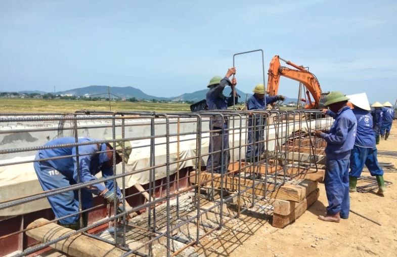 Thu ngân sách 4 tháng đầu năm 2024 bằng 43 so với dự toán