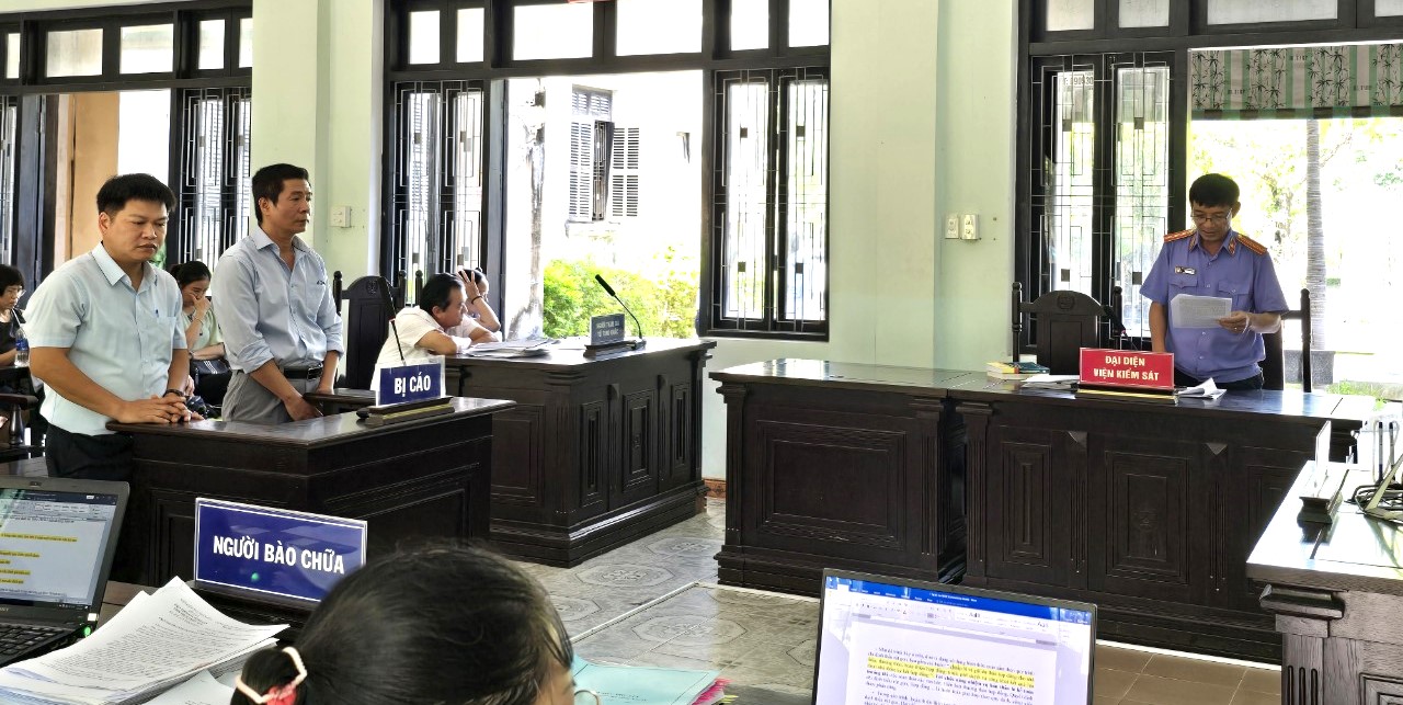 Hai bị cáo trong vụ CDC Huế được hưởng khoan hồng đặc biệt, miễn hình phạt tù