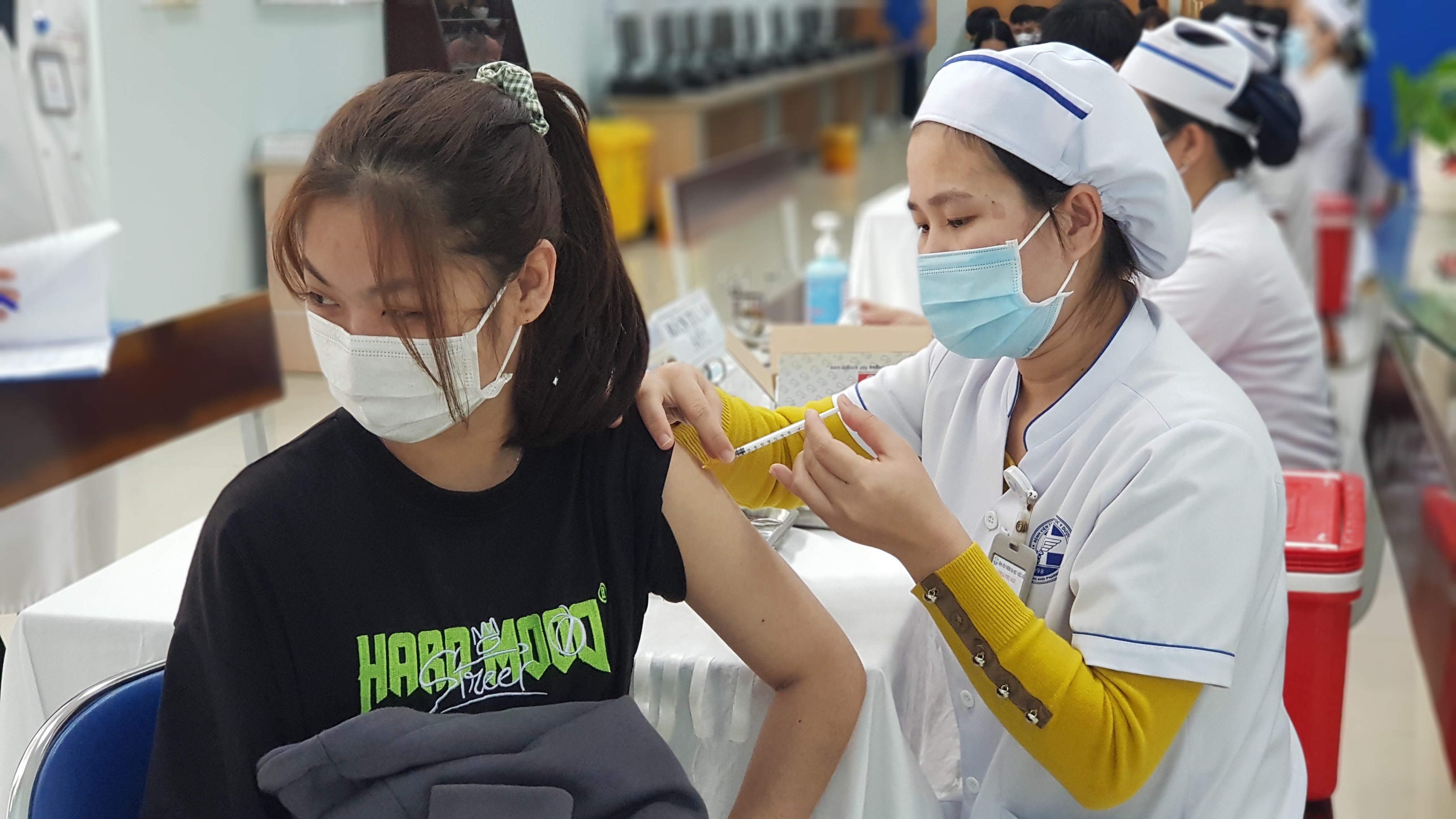 Người tiêm vắc xin ngừa COVID-19 AstraZeneca không nên lo lắng