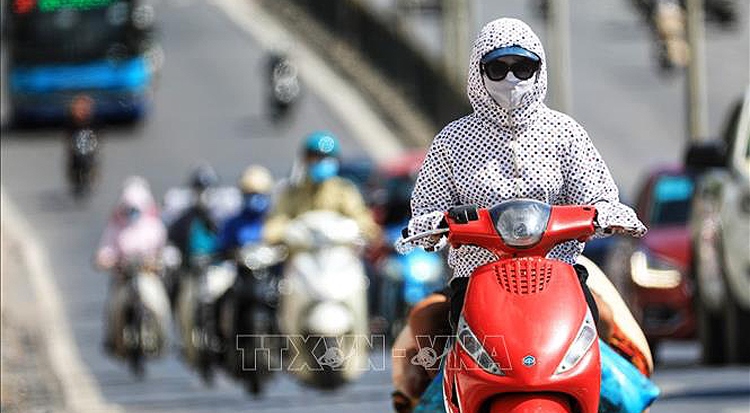 Từ nay đến hết tháng 5 sẽ có 2 đợt nắng nóng diện rộng, có nơi trên 42 độ C