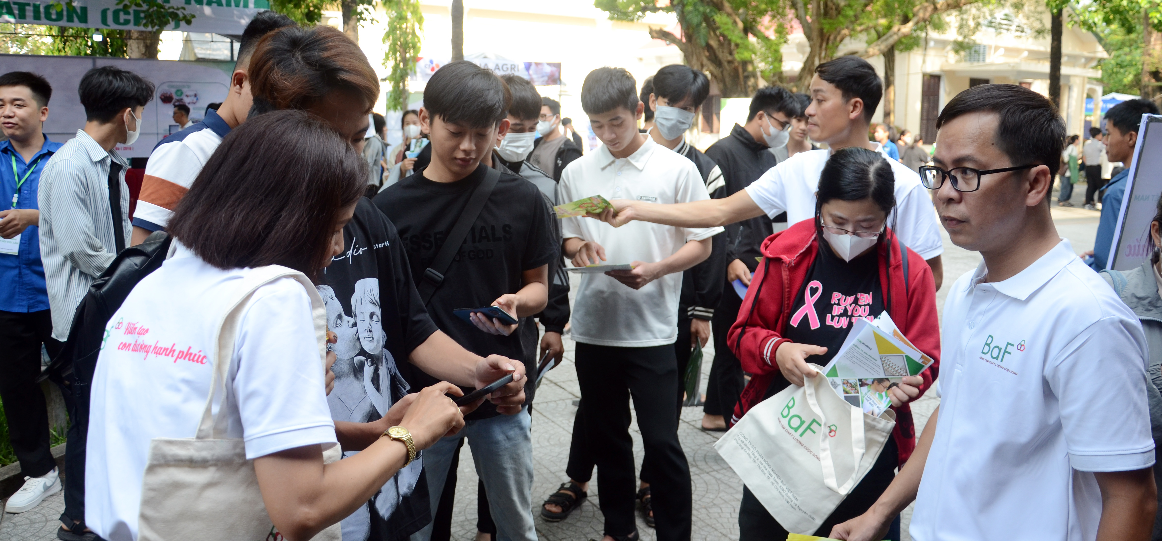 Gần 1 600 vị trí việc làm cho sinh viên Trường đại học Nông Lâm