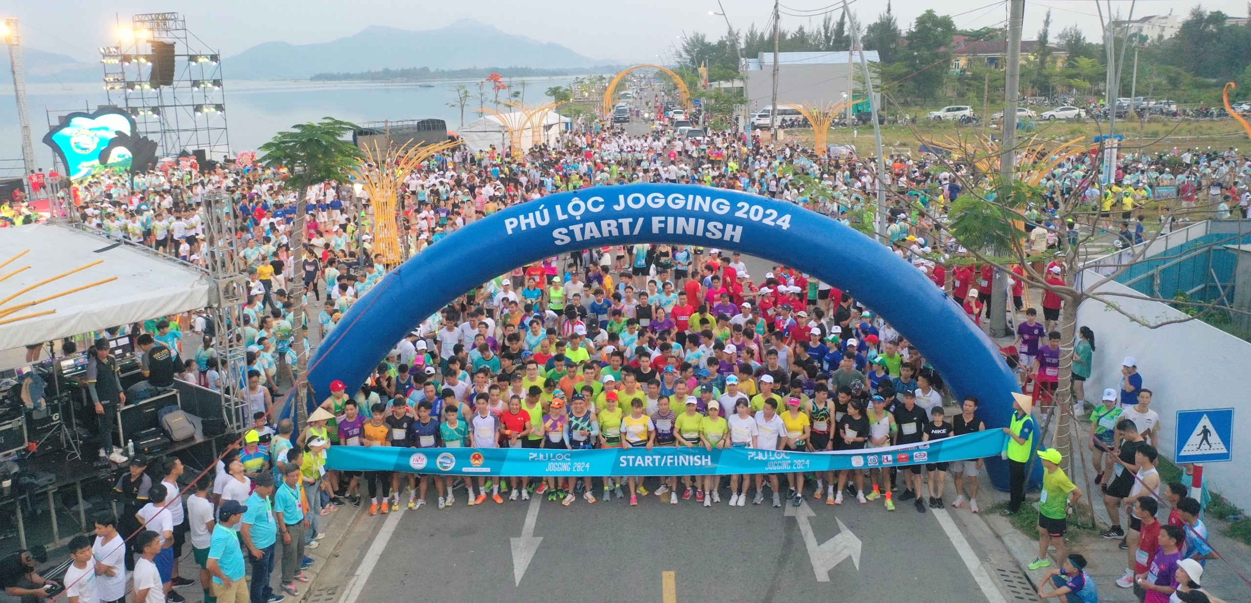 Hơn 2 000 vận động viên tham gia giải chạy Phú Lộc Jogging 2024