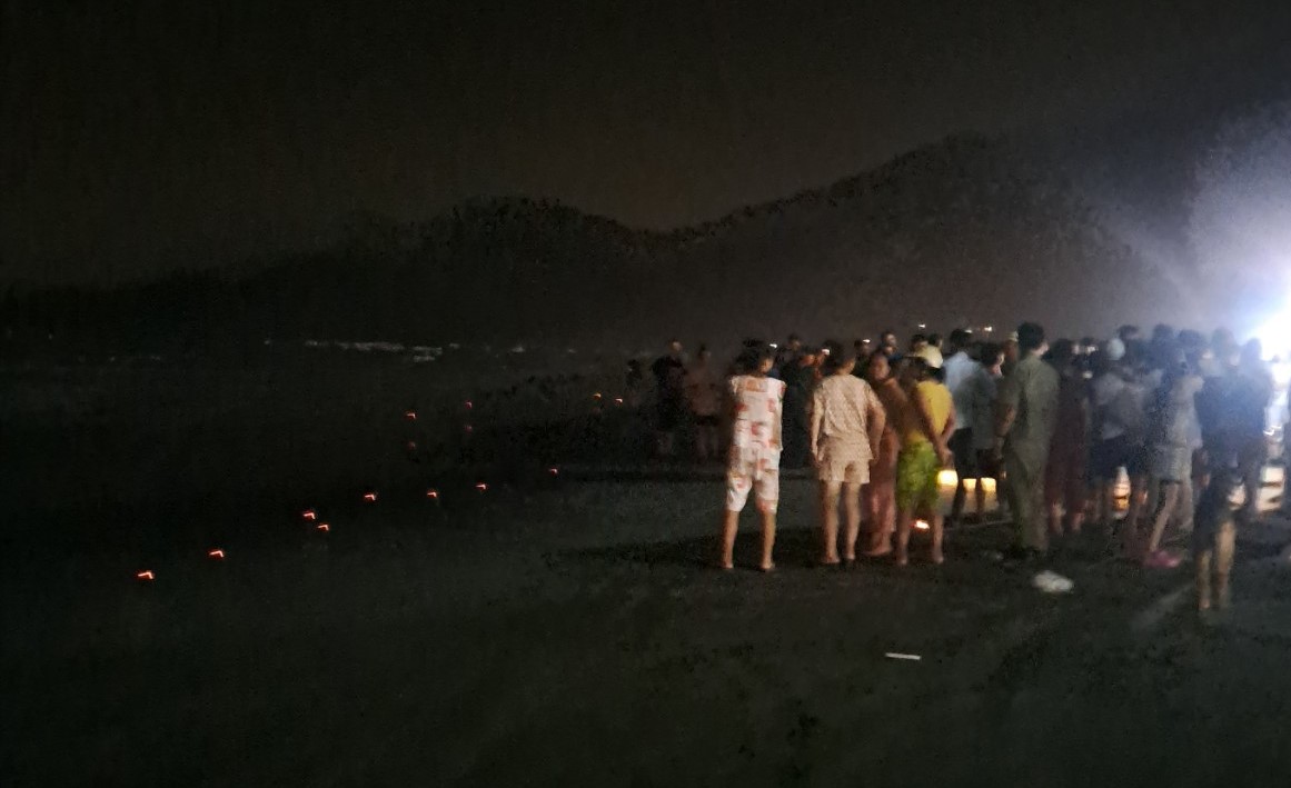 Tìm cháu bé nghi mất tích ở biển