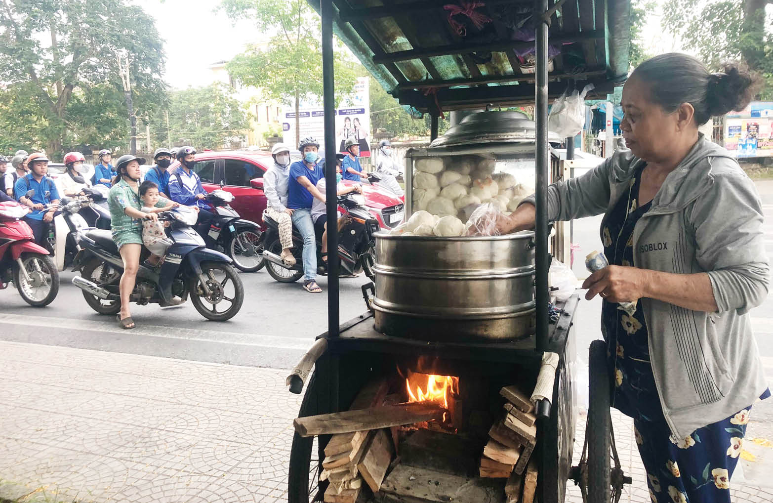 Bánh bao dạo - theo chân người làm nghề