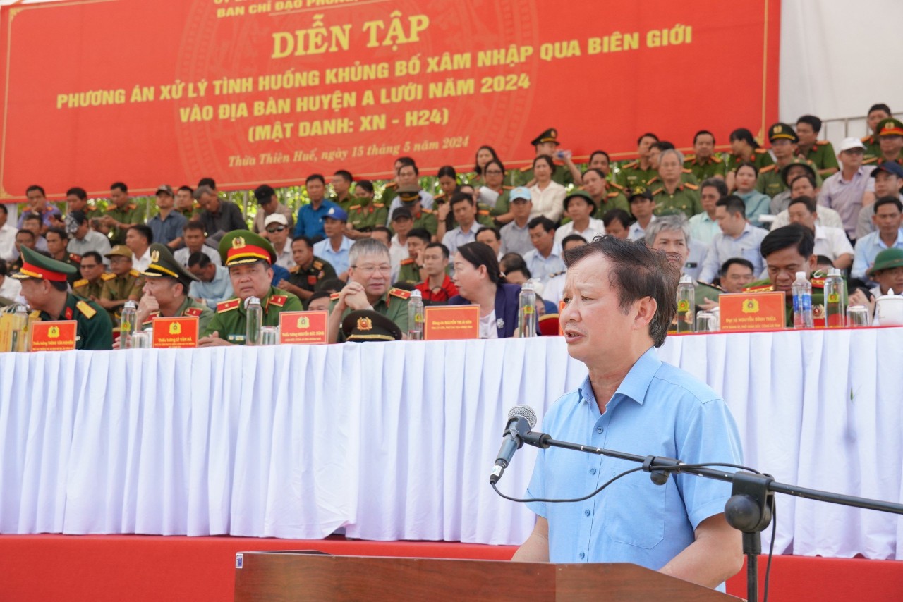 Diễn tập phương án xử lý tình huống khủng bố xâm nhập qua biên giới