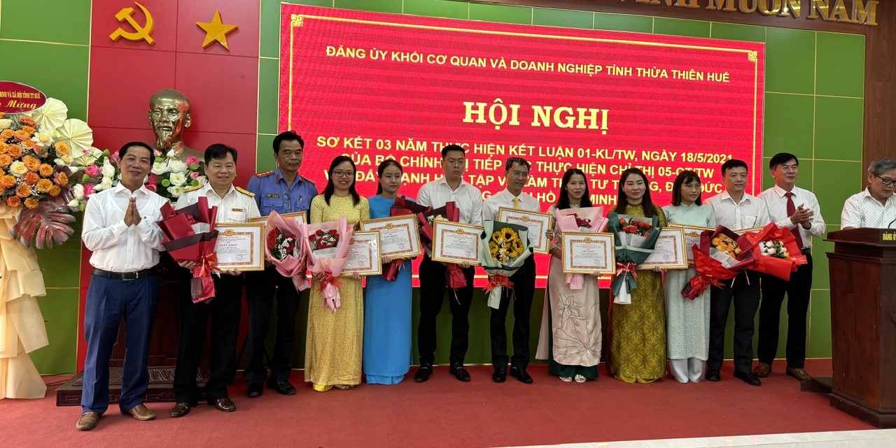 Tuyên dương những “bông hoa” trong vườn Bác