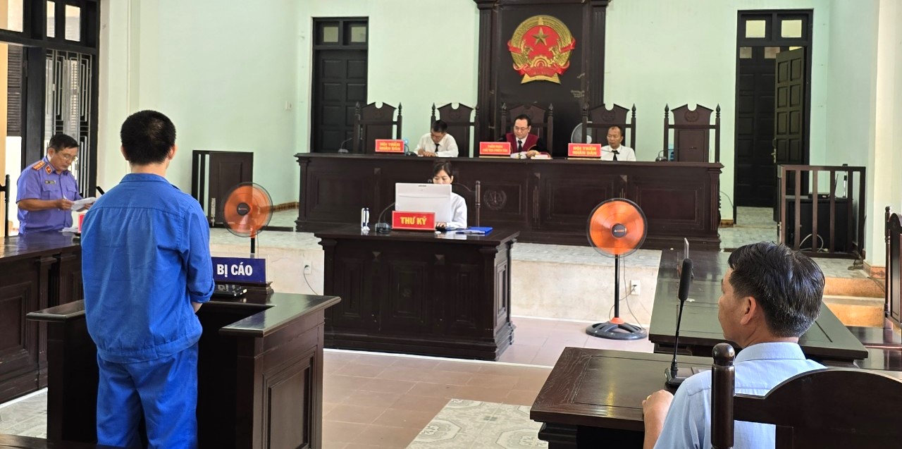 Nhiều lần thuê xe ô tô đi cầm cố và bán lấy tiền trả nợ