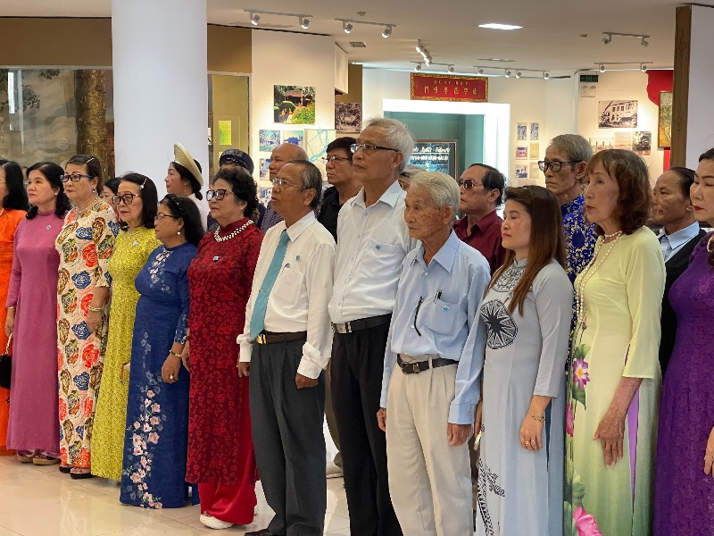 Hương thơ dâng Bác