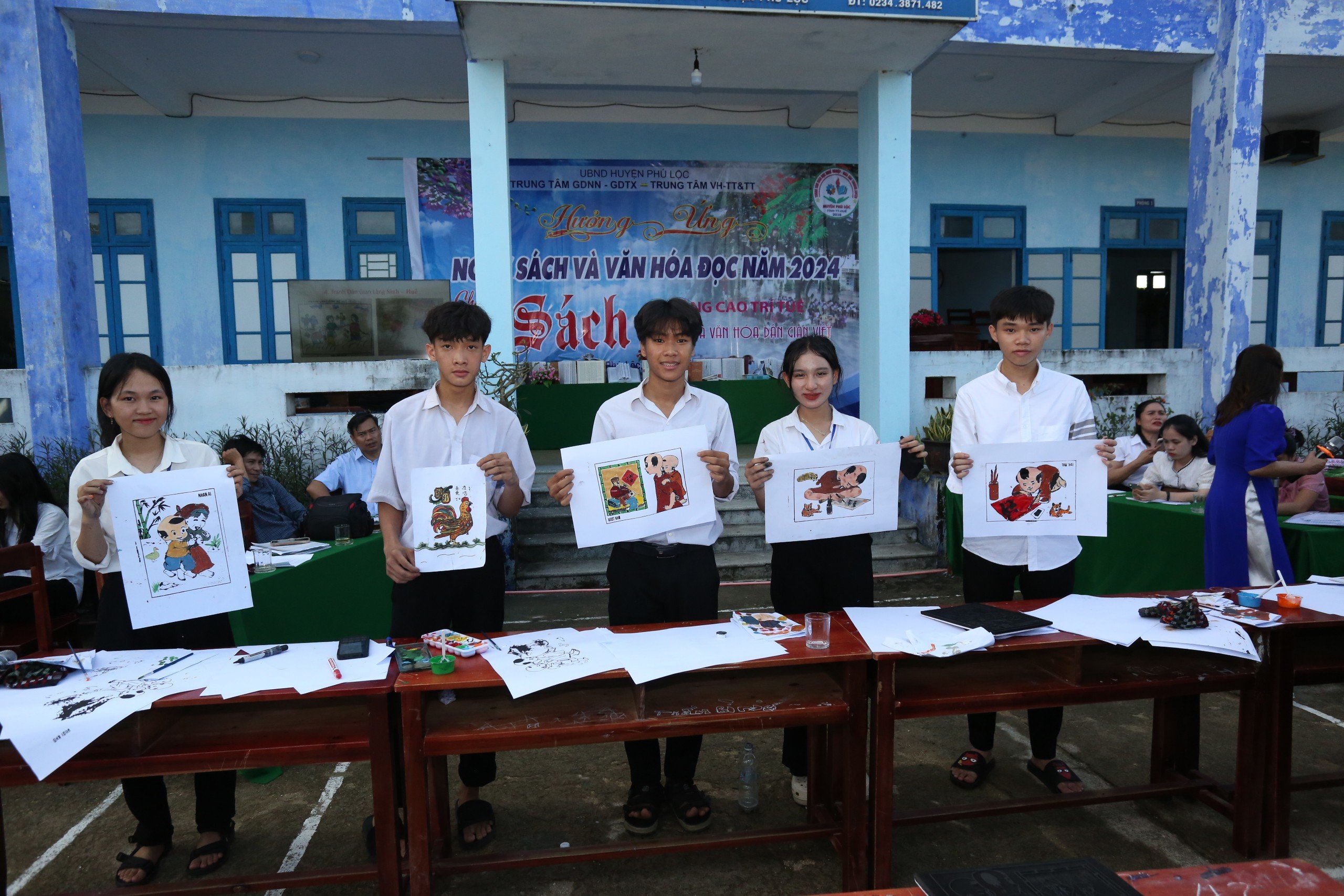 200 học sinh và giáo viên ở Phú Lộc tham gia Ngày sách và Văn hóa đọc