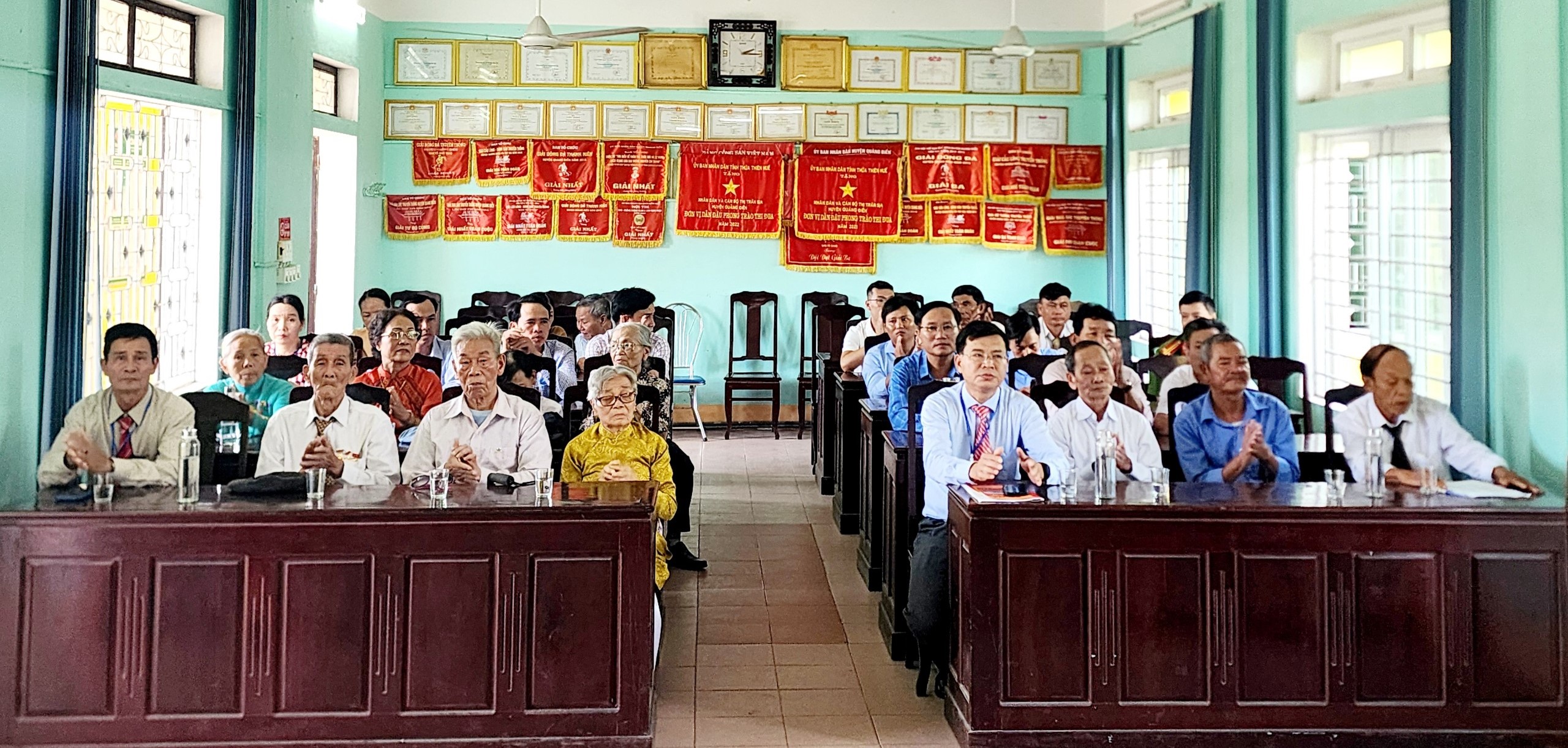 Quảng Điền trao tặng huy hiệu Đảng đợt 19 5 cho 31 đảng viên