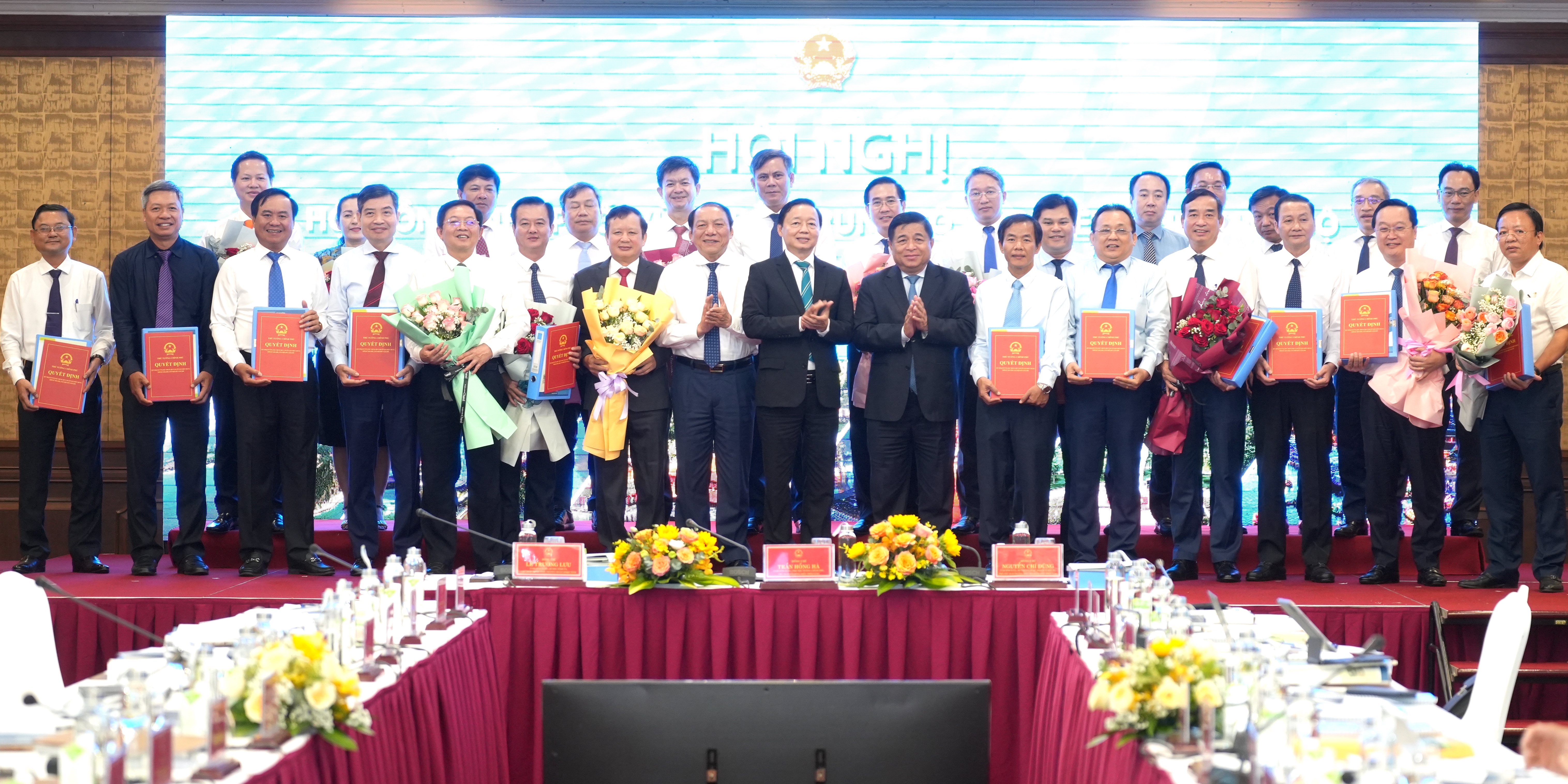 Bản sắc, hội nhập, tăng tốc và​ vươn xa