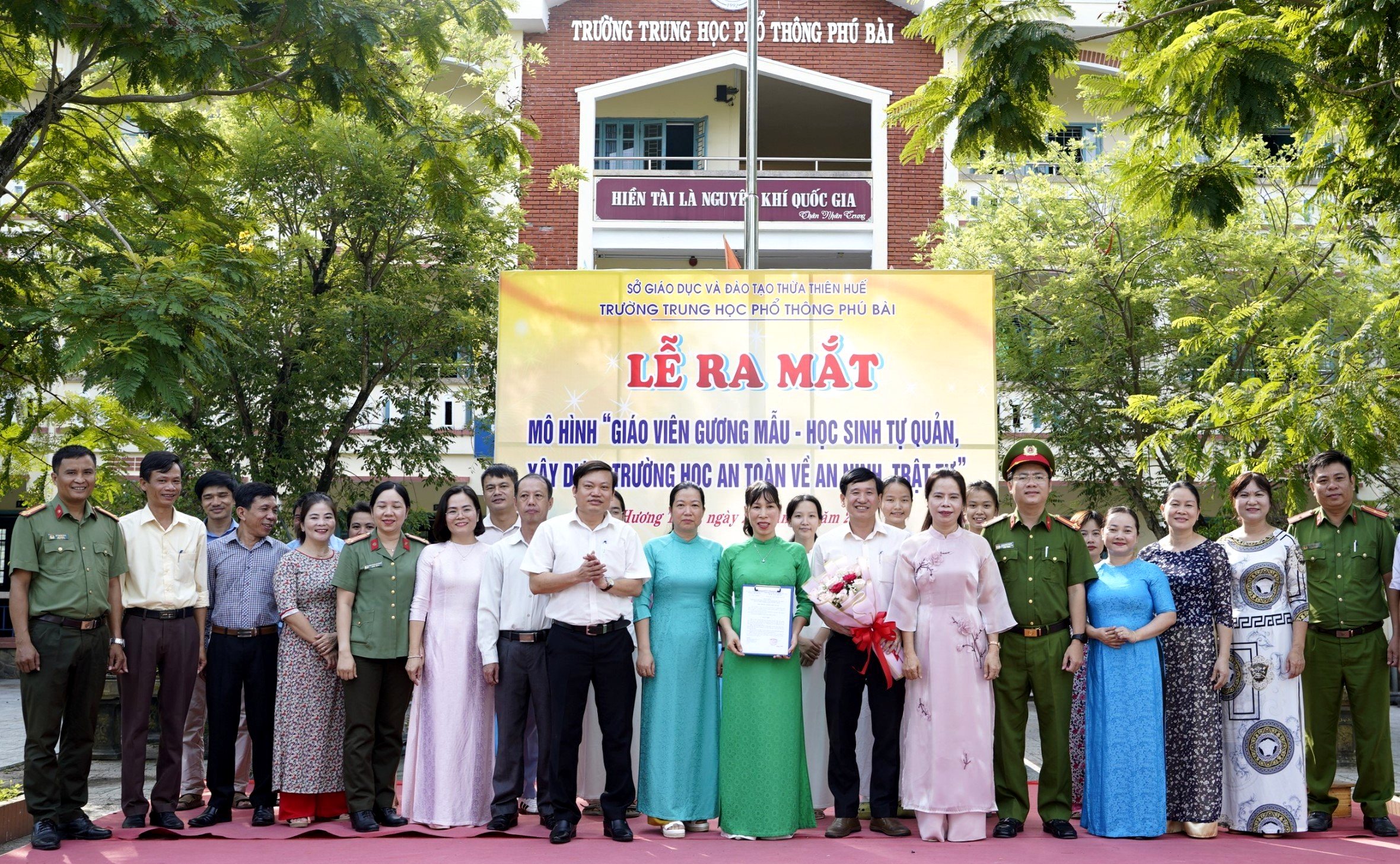 Hương Thủy Giáo viên, học sinh cùng tự phòng, tự quản về an ninh trật tự