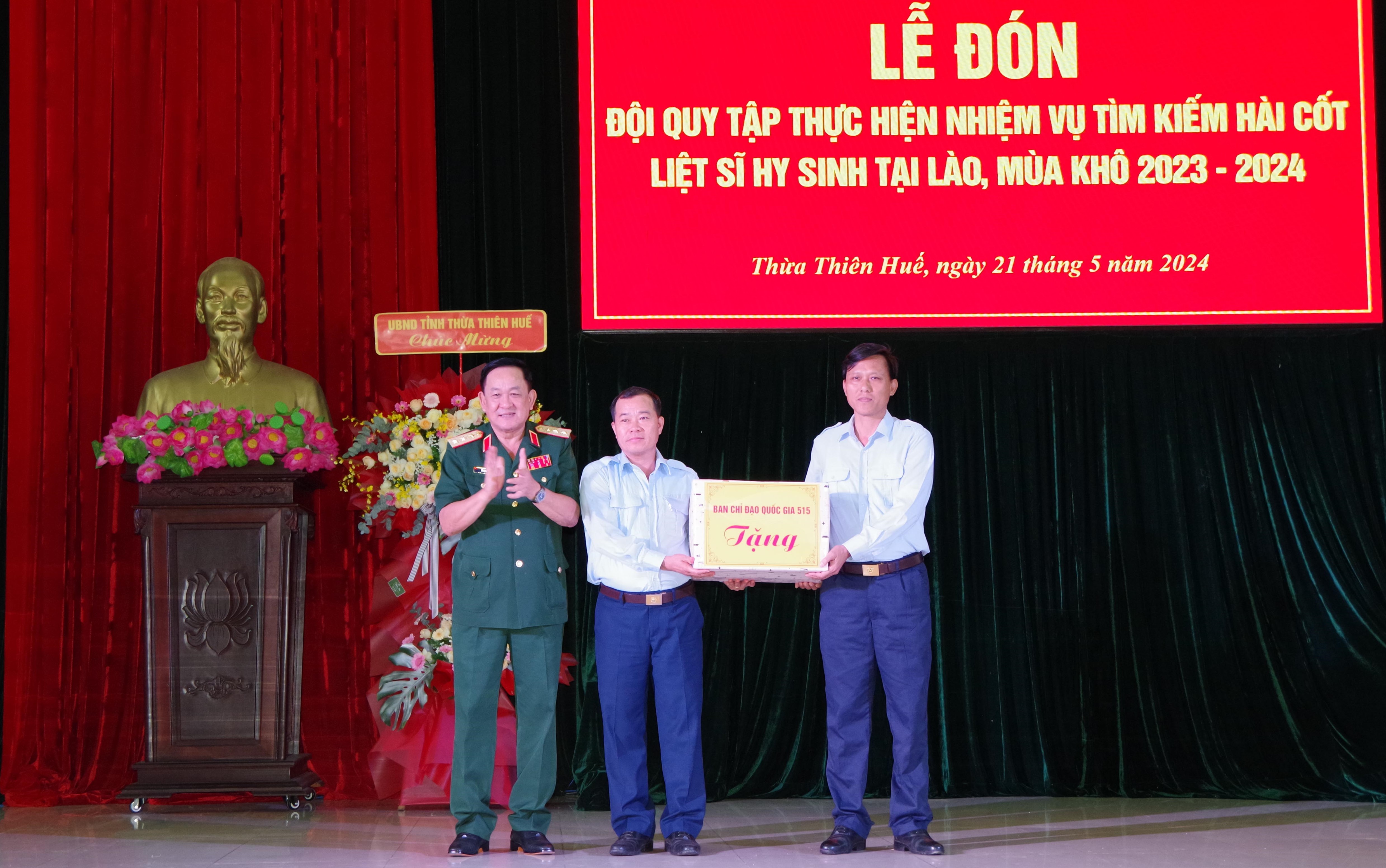 Đón Đội tìm kiếm, quy tập hài cốt liệt sĩ hy sinh tại Lào trở về