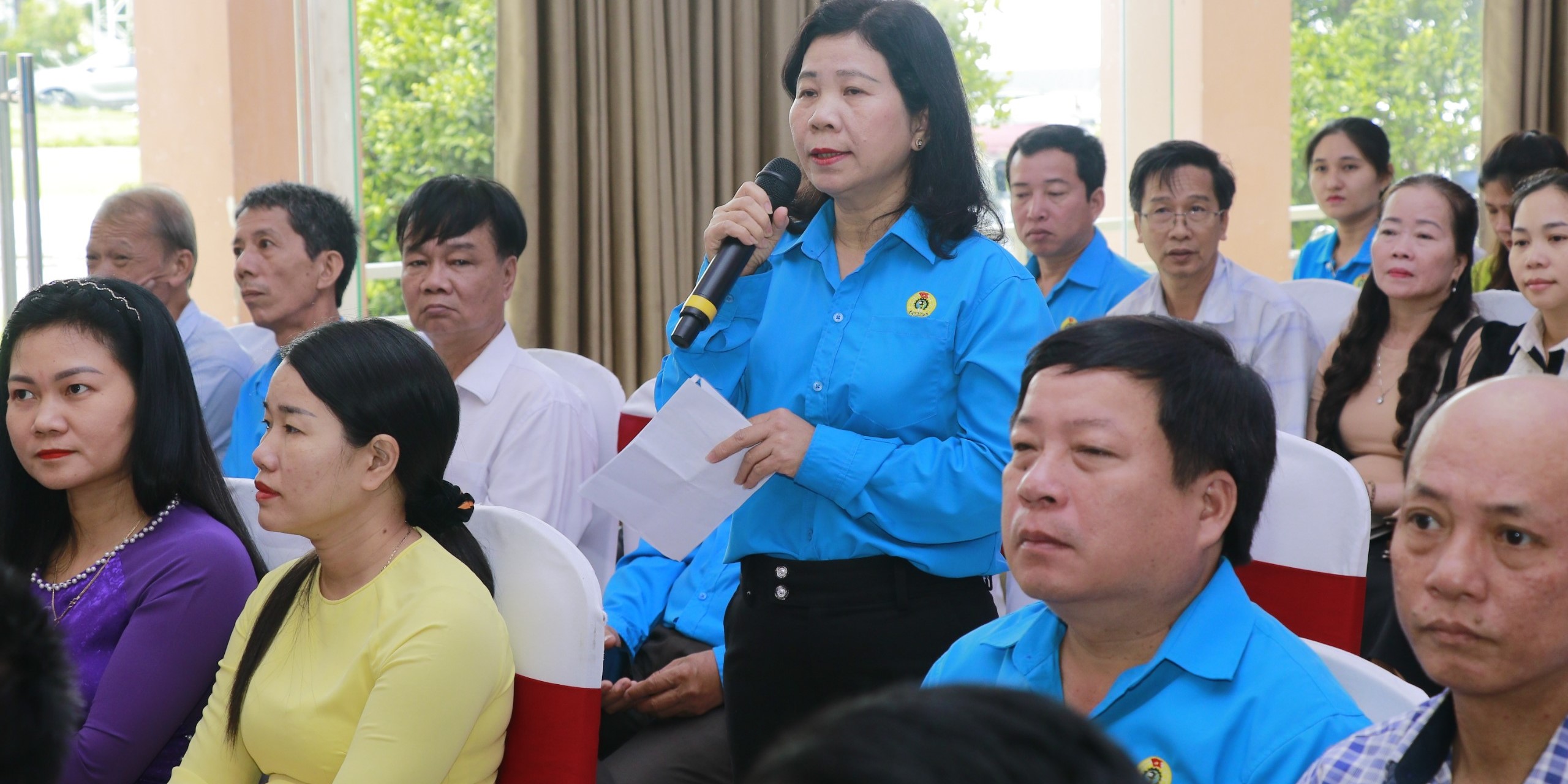 Lãnh đạo tỉnh đối thoại với đoàn viên, người lao động