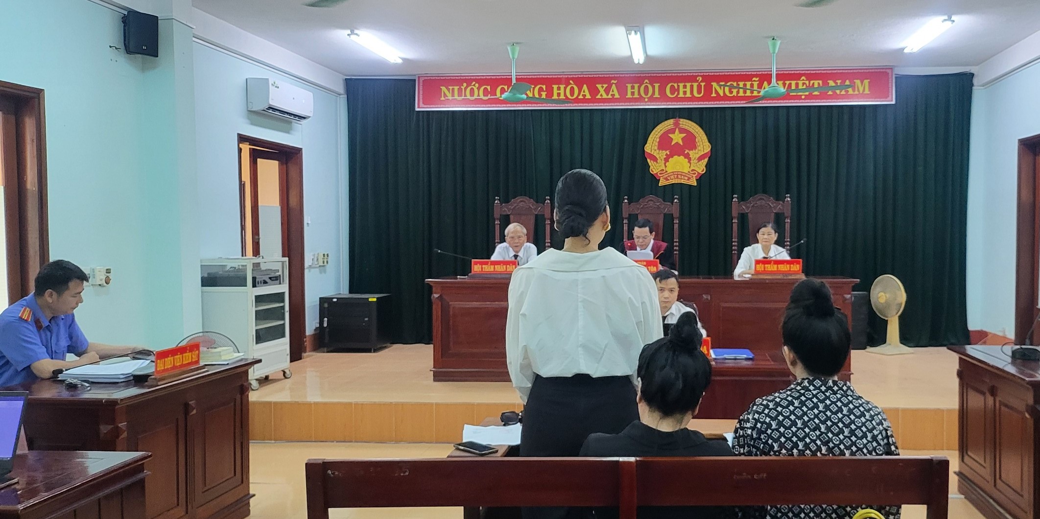 Trả giá vì livestream làm nhục người khác để đòi nợ