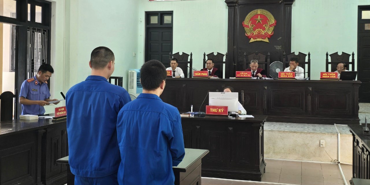 Gần 40 năm tù cho 2 bị cáo mua bán trái phép chất ma túy