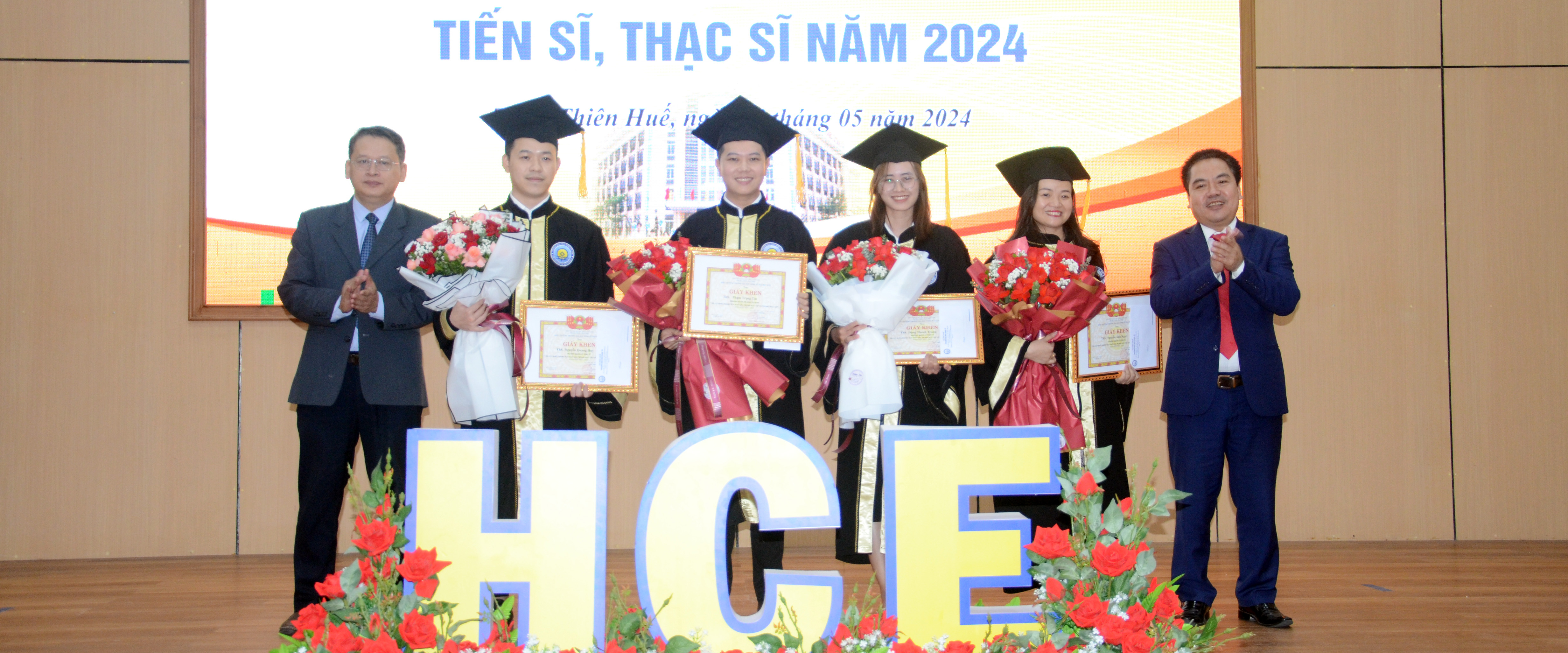 Thêm 34 tân tiến sĩ và thạc sĩ kinh tế ra trường