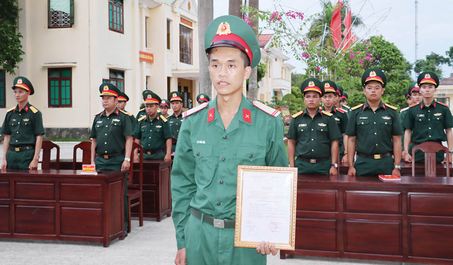 Chú trọng tạo nguồn, phát triển đảng viên mới trong quân ngũ