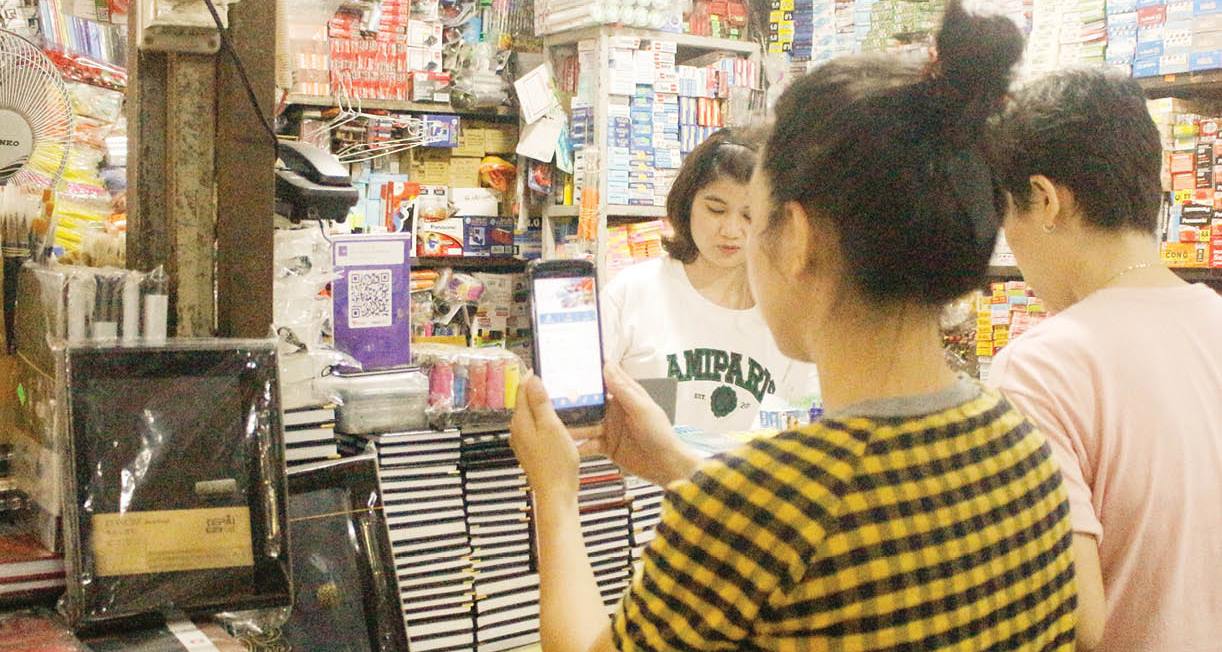 Giới trẻ ngày càng ít dùng tiền mặt