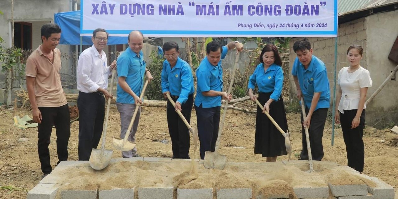 Cán bộ Công đoàn học tập và làm theo lời Bác