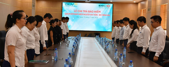 Chi trả hơn 1,6 tỷ đồng quyền lợi bảo hiểm cho khách hàng