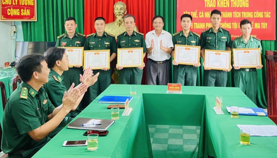 TP Huế thưởng nóng cho Đồn Biên phòng cửa khẩu Cảng Thuận An