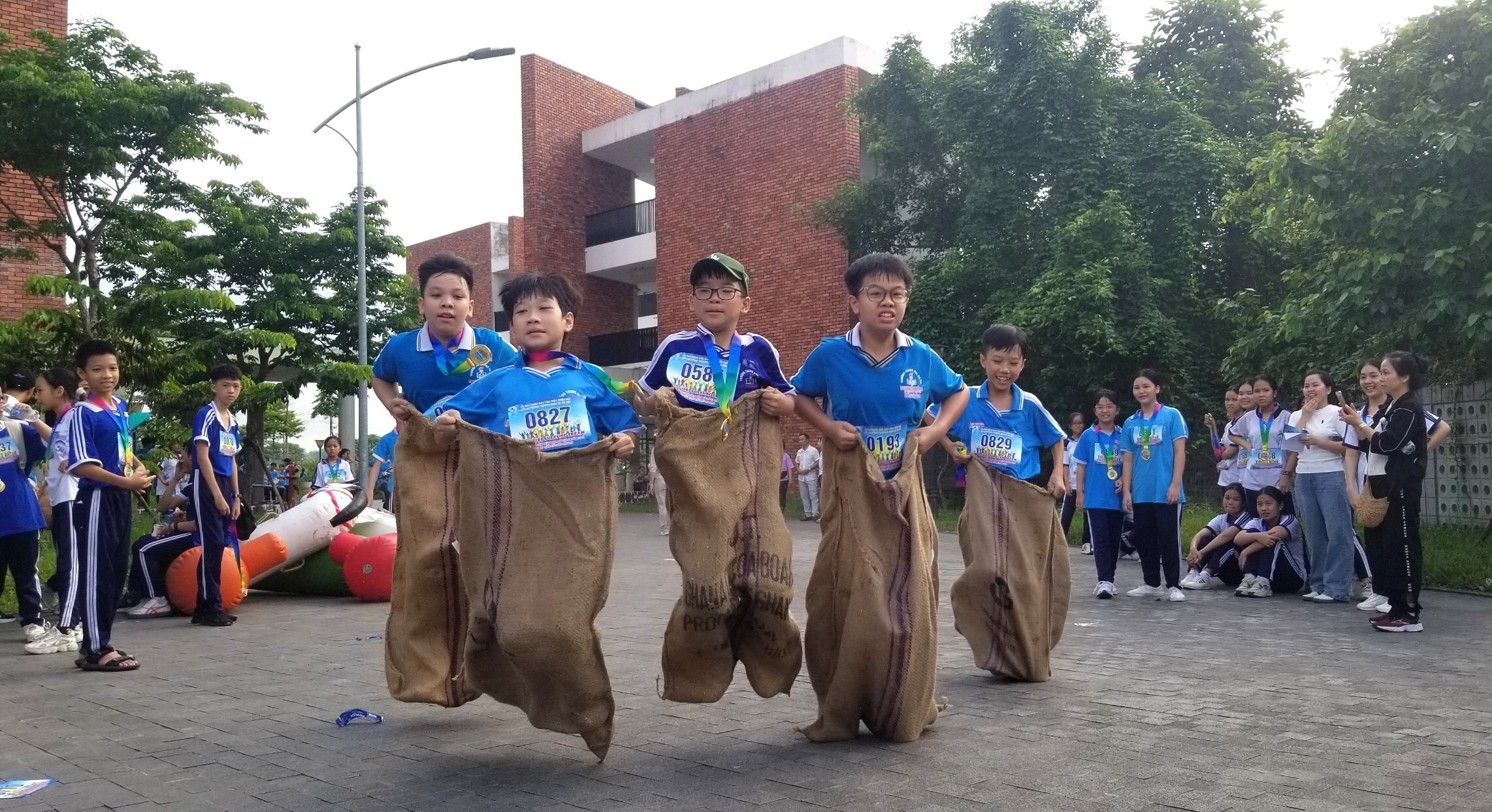 Hơn 1 000 trẻ em hào hứng tham gia Ngày hội vui cùng trẻ em