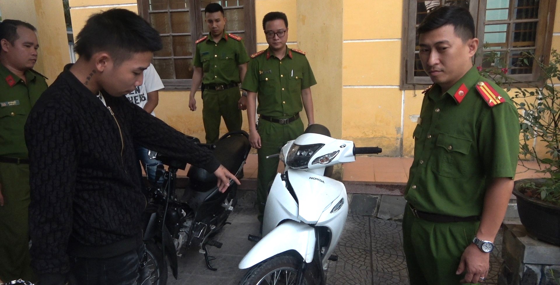 Bắt nhóm đối tượng gây ra 4 vụ trộm xe mô tô