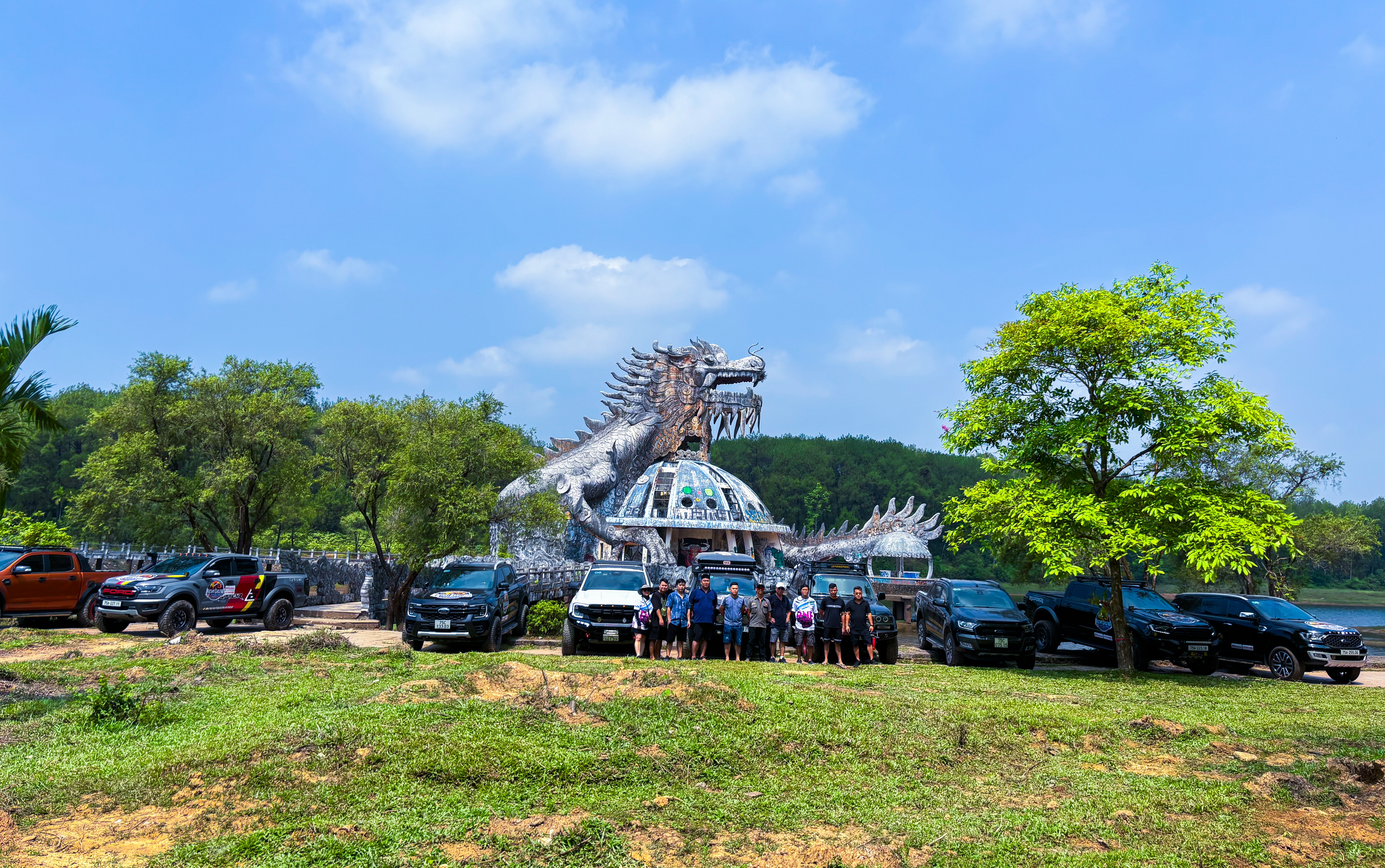 Giải đua xe ô tô địa hình lần đầu tiên được tổ chức tại Huế