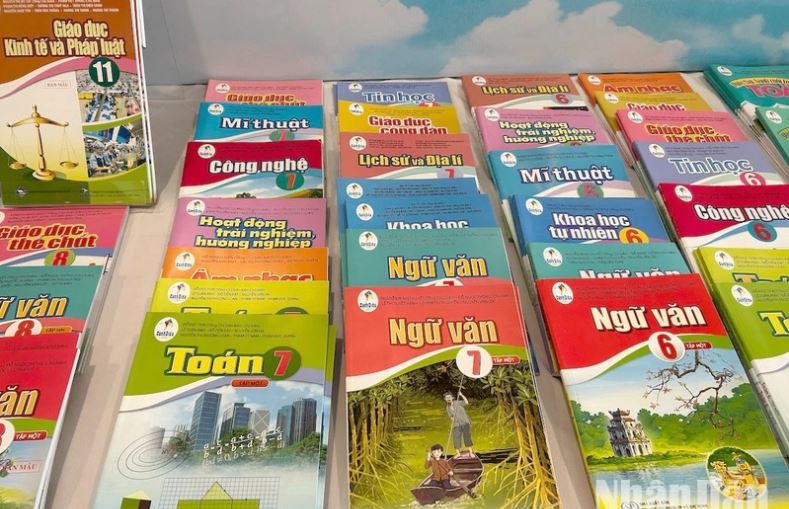 Giảm giá bán sách giáo khoa tái bản dùng cho năm học 2024-2025