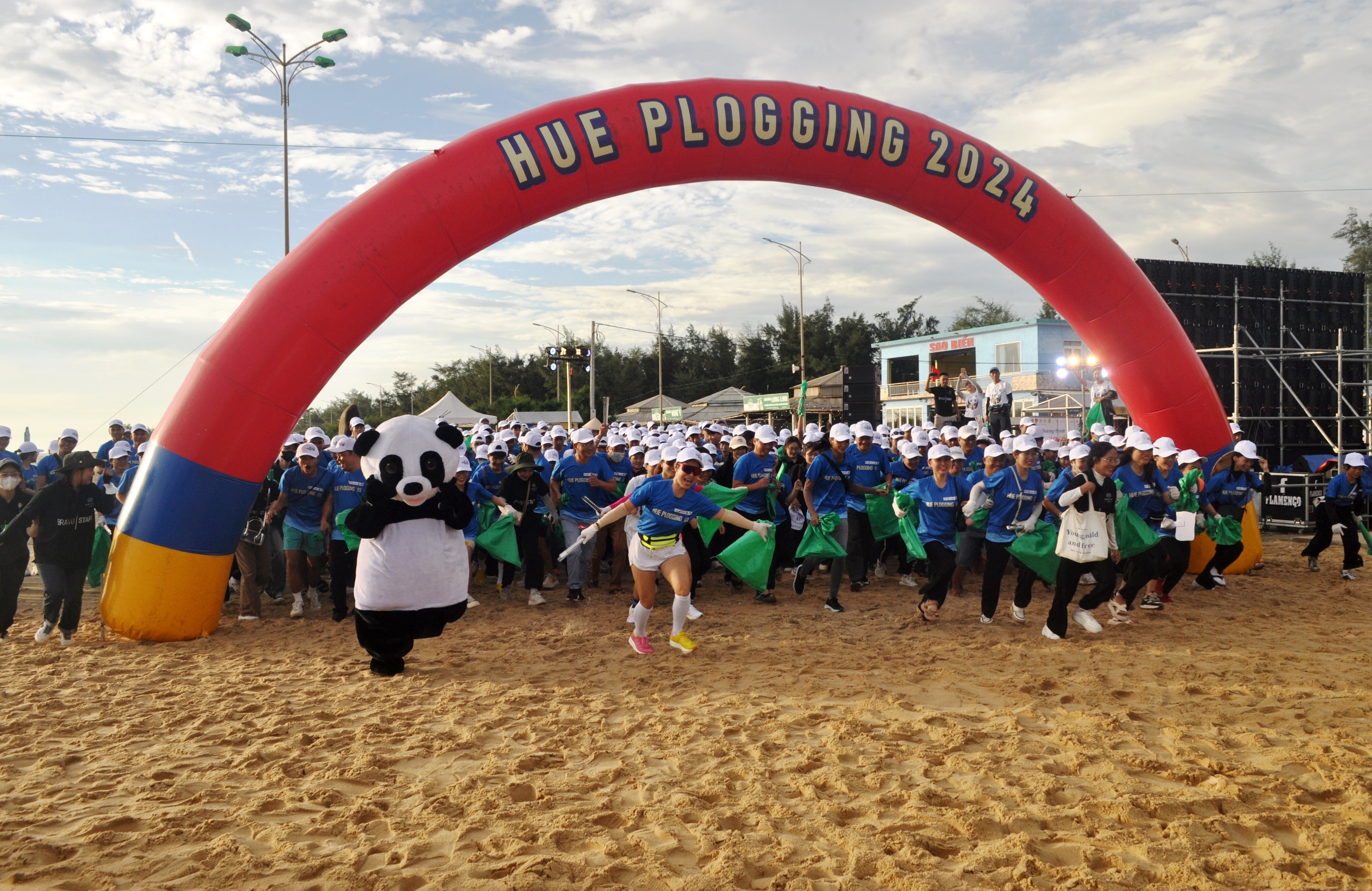 “Đường chạy xanh, biển trong lành”