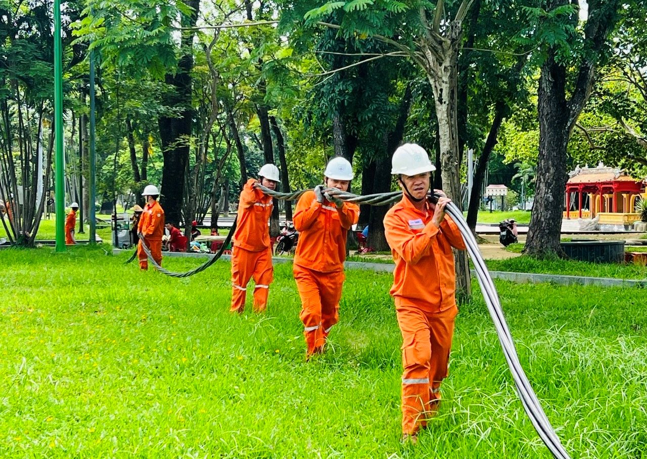 Cấp điện ổn định phục vụ Tuần lễ Festival Nghệ thuật quốc tế Huế 2024