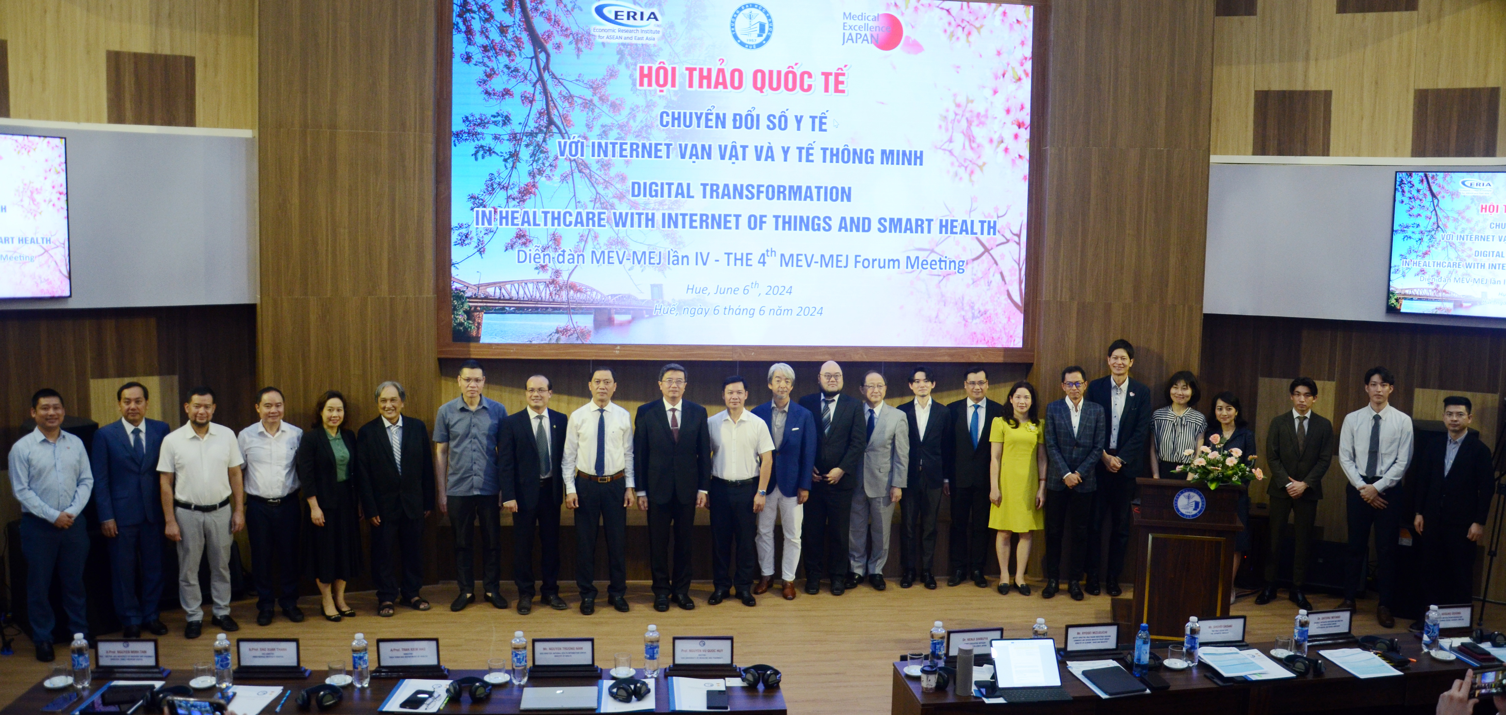 “Chuyển đổi số y tế với internet vạn vật và y tế thông minh”