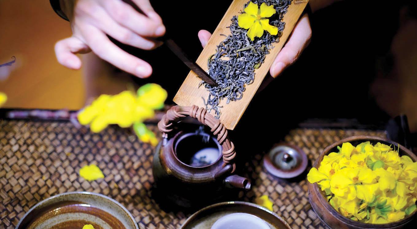 Mời bạn chén nước sông Hương