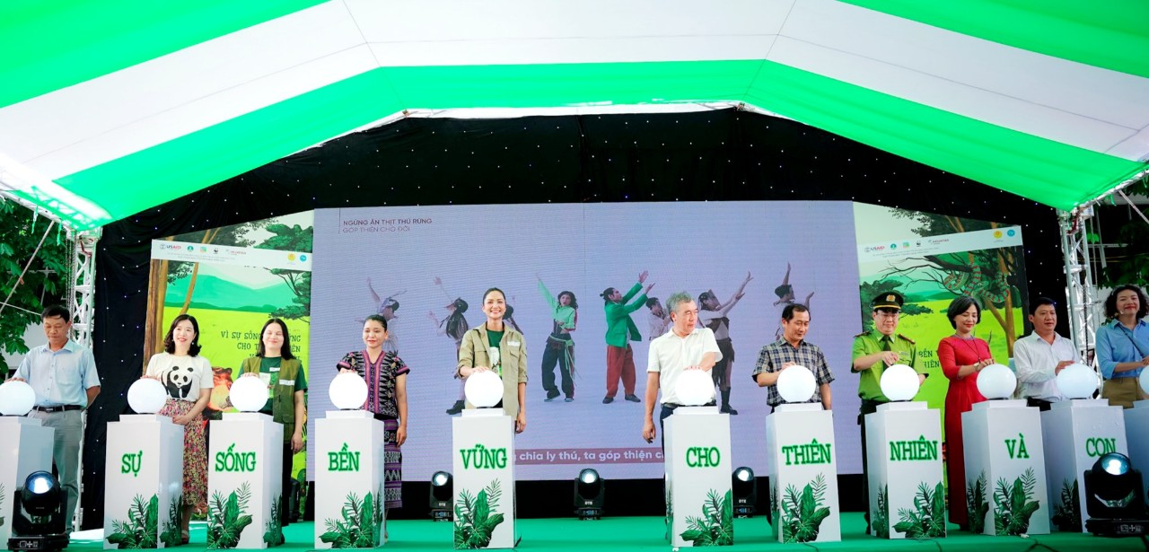 Khai mạc triển lãm Vì sự sống bền vững cho thiên nhiên và con người