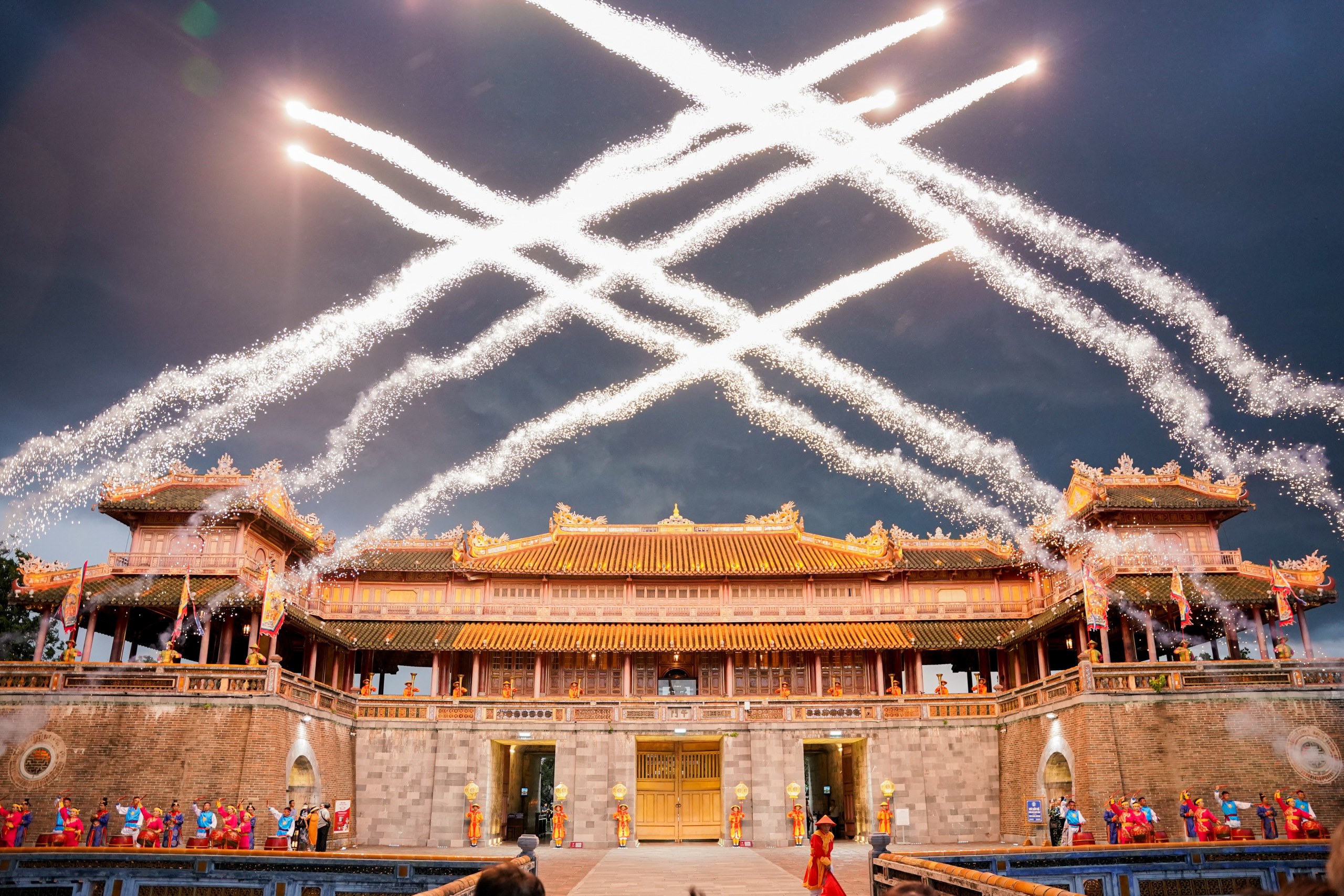 Bắt đầu mùa lễ hội đón du khách