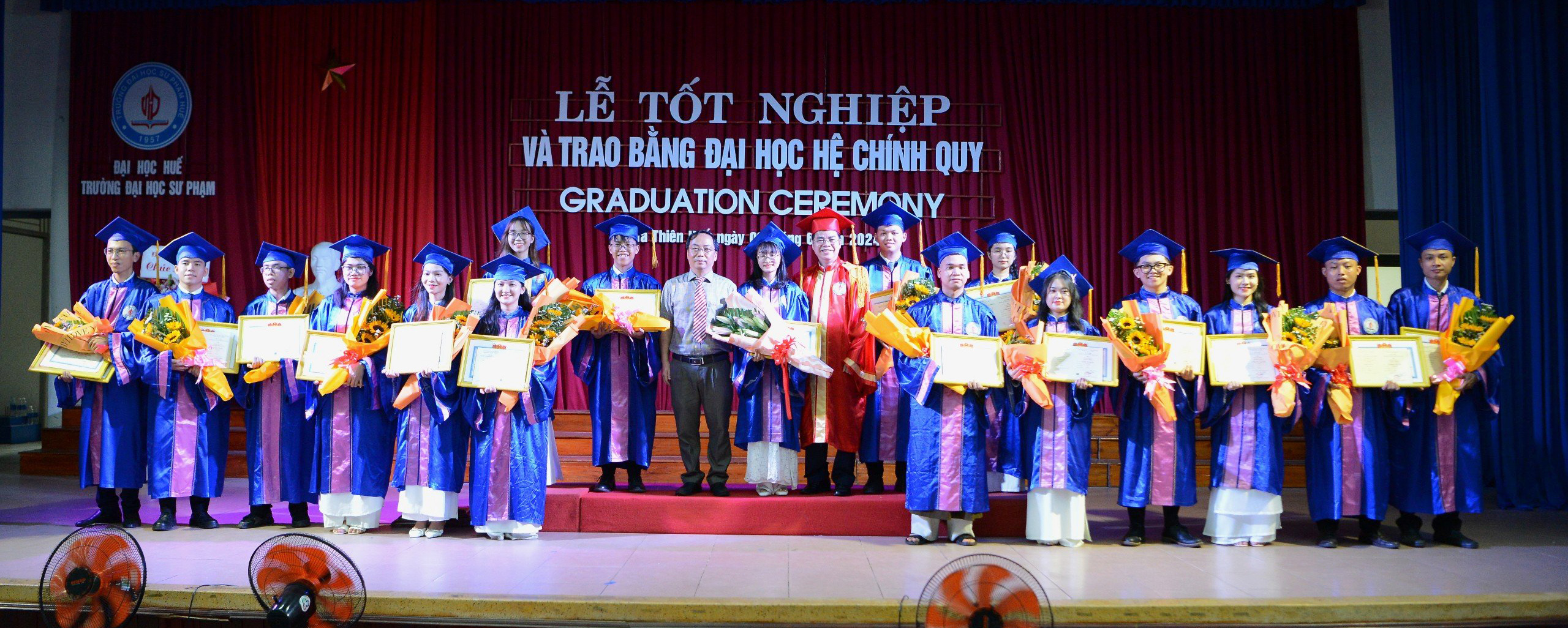 Gần 800 sinh viên Trường đại học Sư phạm tốt nghiệp ra trường