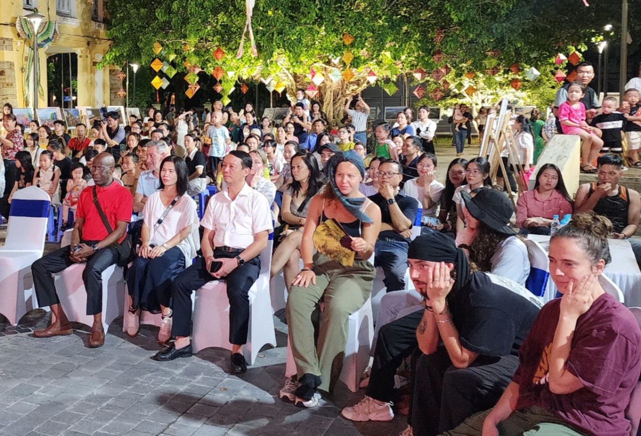 Kết thúc tốt đẹp Ngày giao lưu văn hoá Huế - Cergy