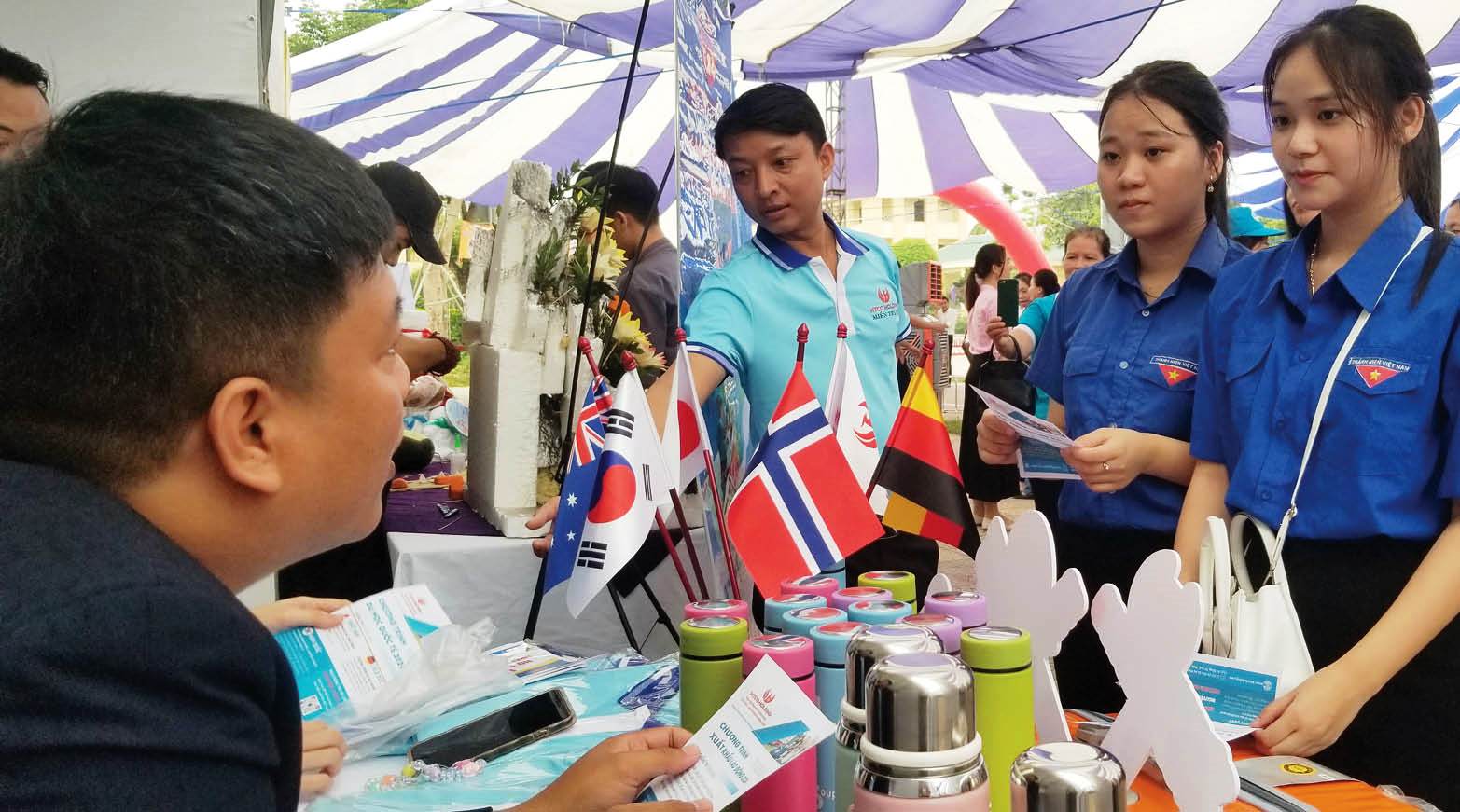 Hiện đại hóa dịch vụ hỗ trợ lao động tìm kiếm việc làm