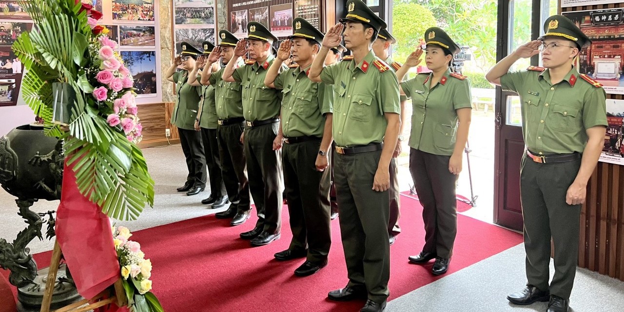 Đoàn kết, thực hiện 6 điều Bác Hồ dạy Công an Nhân dân