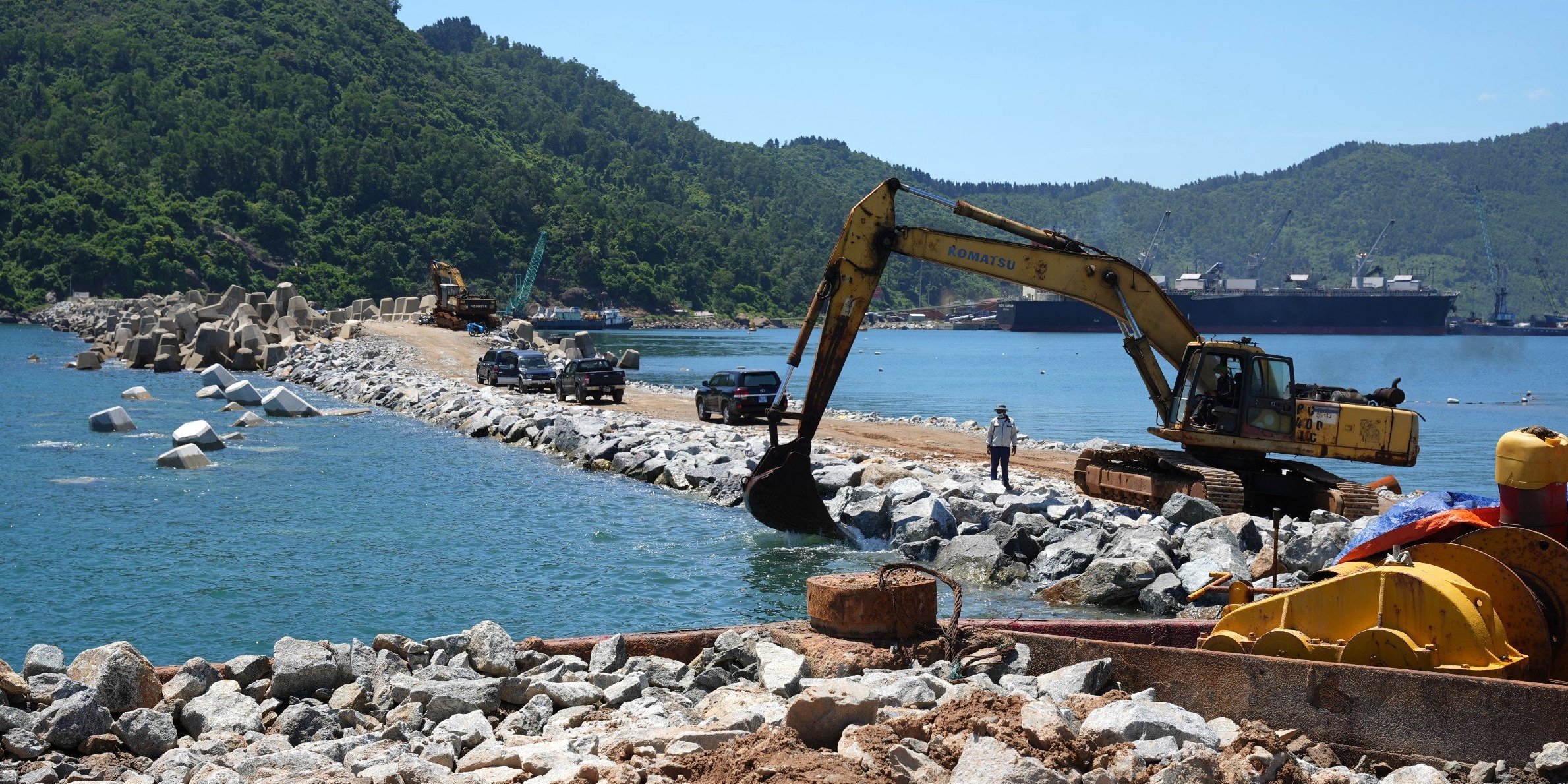 Đẩy nhanh tiến độ Dự án đê chắn sóng cảng Chân Mây giai đoạn 2