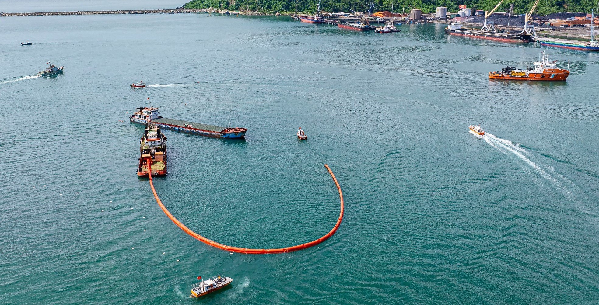 Diễn tập ứng phó sự cố tràn dầu cấp khu vực năm 2024